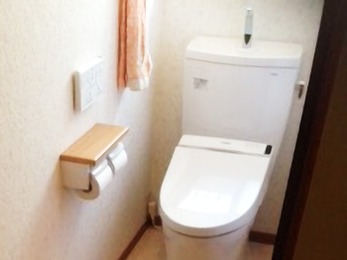 廊下との段差がなくなり、暖かく安心できるトイレです。
